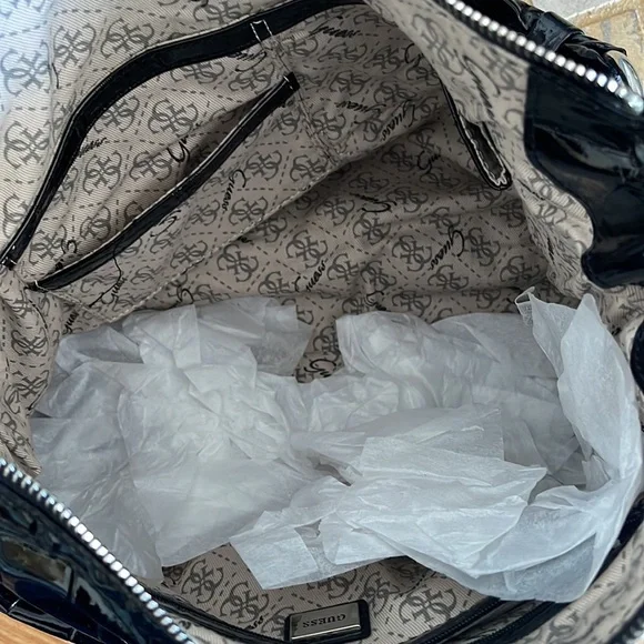 HOST PICKED Gorgeous Guess Shoulder Bag Is BNWOT 🥰🥰🔥🔥 - Picture 3 of 7
